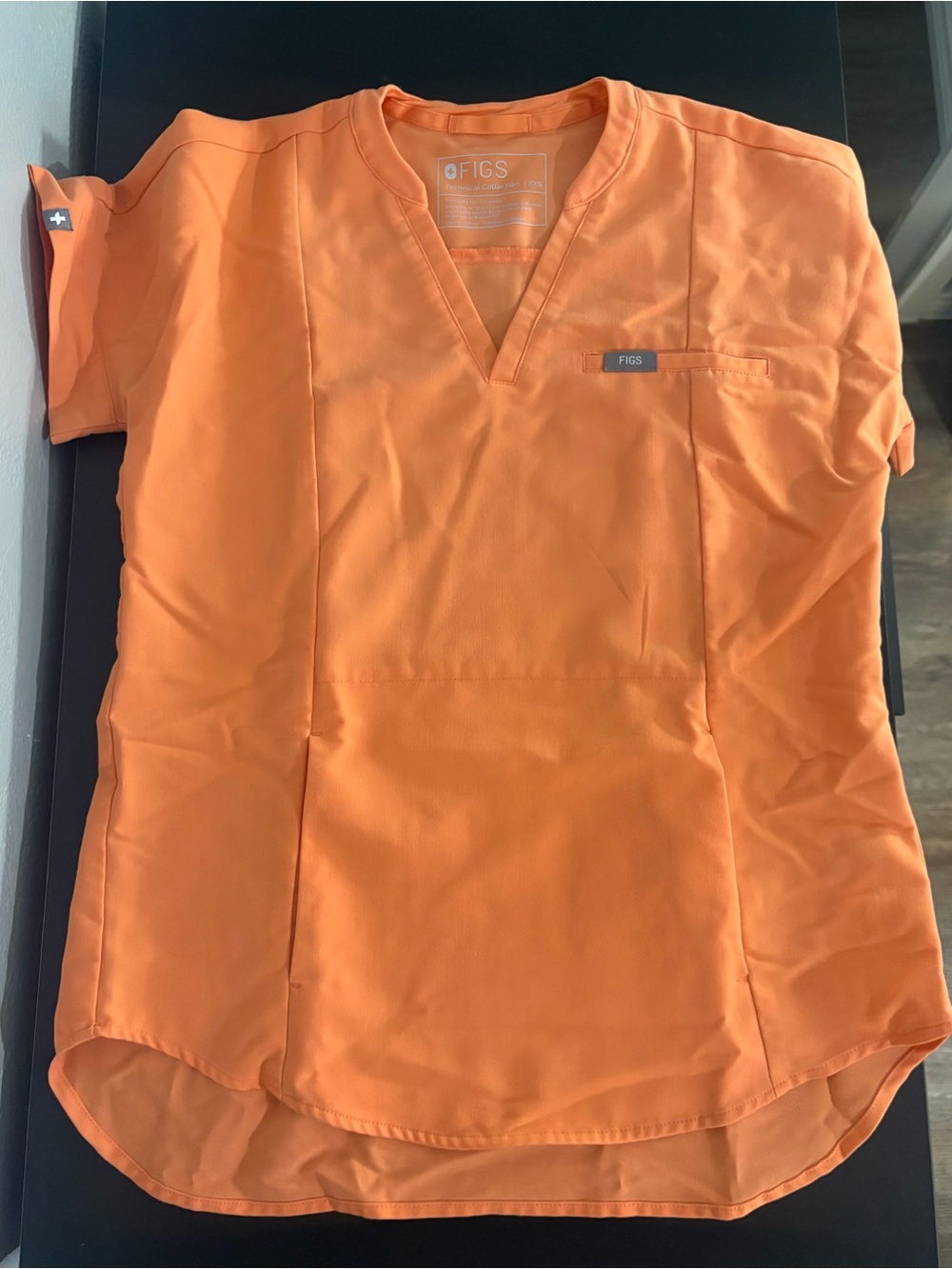 Figs Papaya Scrub Top - Picture 2 of 8